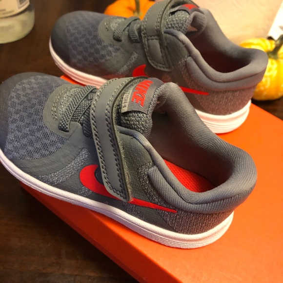 Nike toddler shoes - Picture 2 of 4